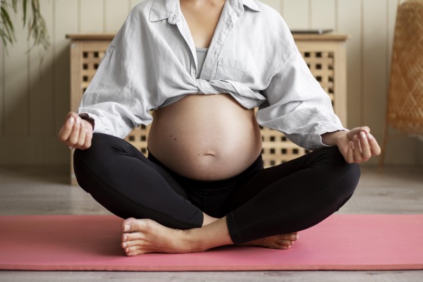 Le yoga prénatal : l’allié précieux d’une grossesse épanouie